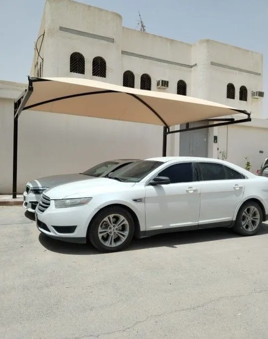 مظلة سيارات للشوارع الشرقية